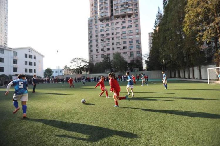 和钟天使互动和上海女足PK上海体育宣讲团进校园活动在鞍山中学启动