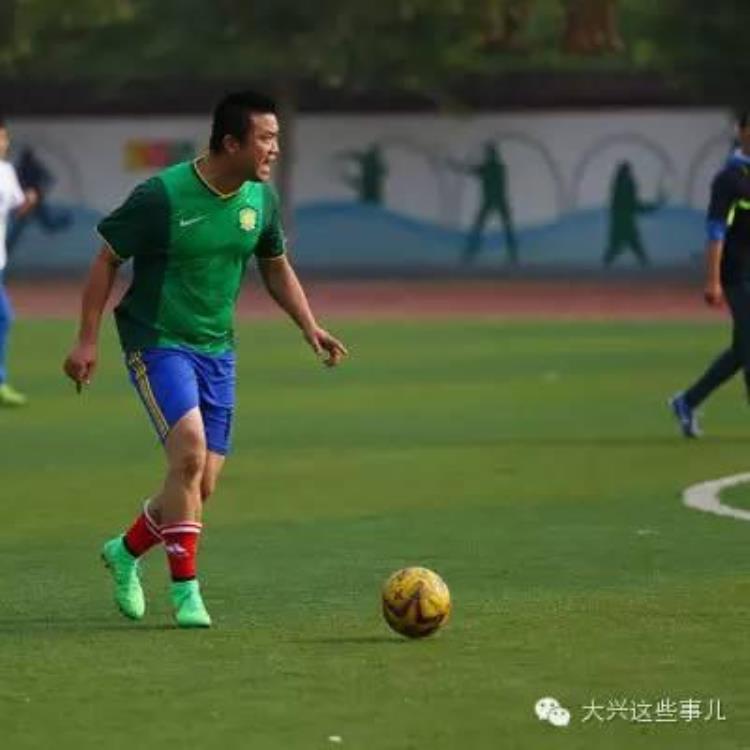 北京大兴足球培训学校「30支球队大兴西甲足球联赛再度开战队员多为白领」