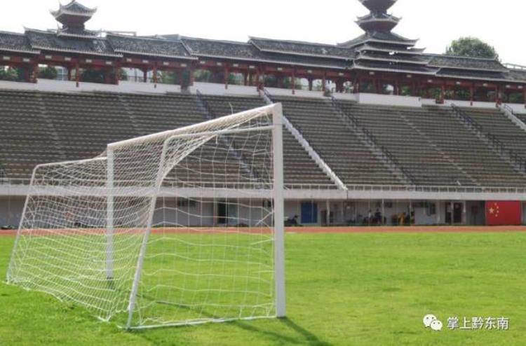 中国队对葡萄牙队足球比赛「开赛在即中葡足球对抗联赛场地已备好只差开场了」