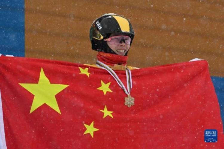 自由式滑雪世锦赛孔凡钰夺得空中技巧冠军