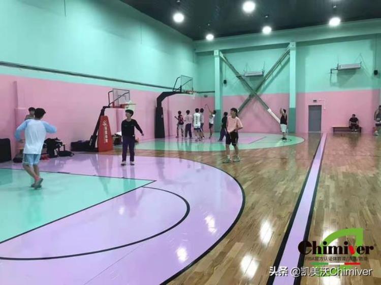 篮球场地板漆多少钱一平米「凯美沃篮球馆防滑漆应用案例天津OG篮球馆木地板色漆logo制作」