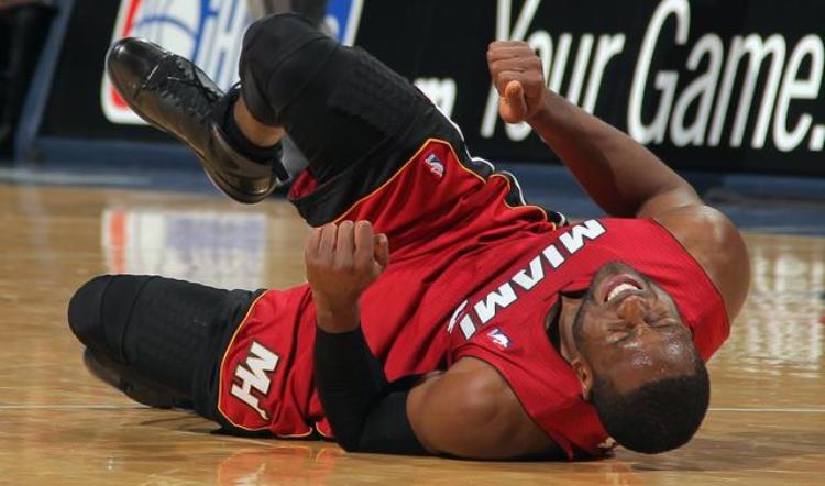 纳什受伤「NBA巨星王者归来时刻纳什流血不止艾弗森吞血救主」