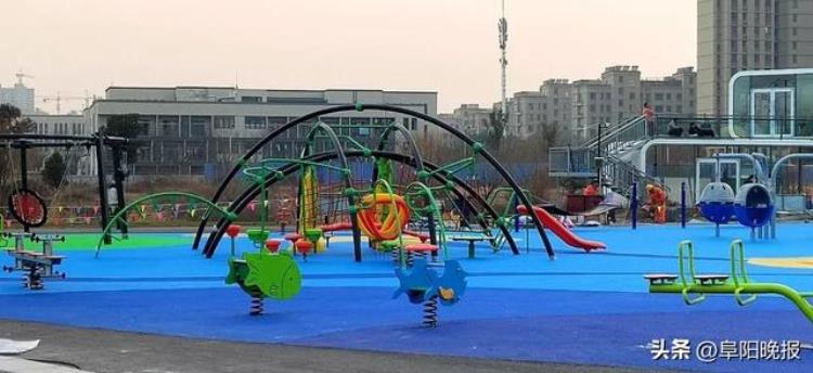 紧急提醒阜阳这个网红公园暂时别去有刚刚新建的大型篮球场足球场还有不少孩子喜欢的游玩设备