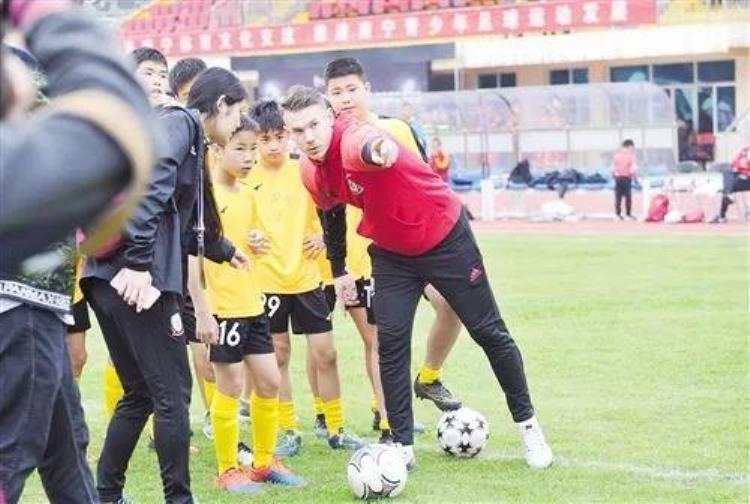 2018年中国杯「与球迷面对面互动2018中国杯嗨的可不只赛场内」