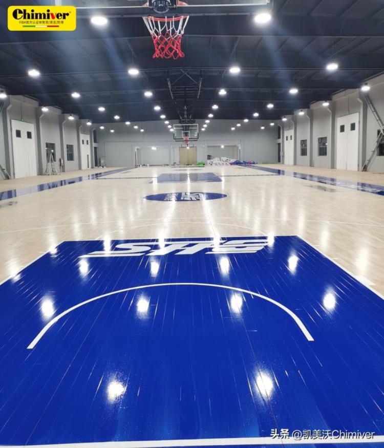 NBA雷霆队篮球馆地板配色创新应用,昆山思凯林篮球场地板油漆翻新