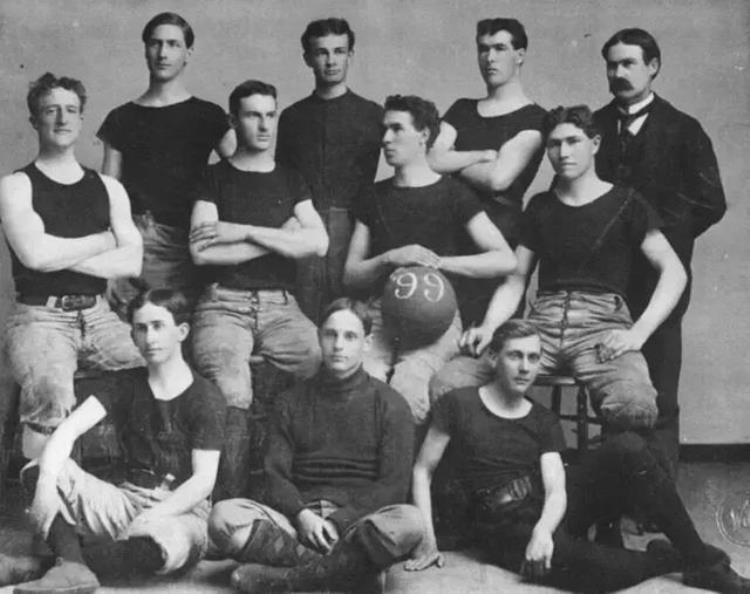 篮球和橄榄球哪个才是美国的第一运动「篮球和橄榄球哪个才是美国的第一运动」