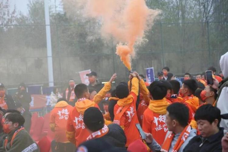 士气低迷黯然降级前途晦暗新疆足球的火种真要灭了