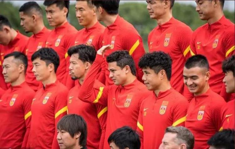 中国男足被淘汰「上世纪国足踢输直接送到军队过两年男足拿了亚军」