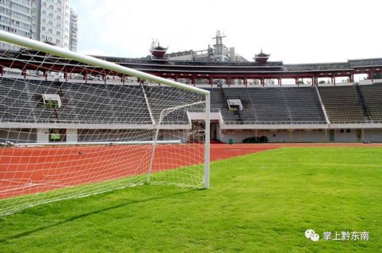 中国队对葡萄牙队足球比赛「开赛在即中葡足球对抗联赛场地已备好只差开场了」