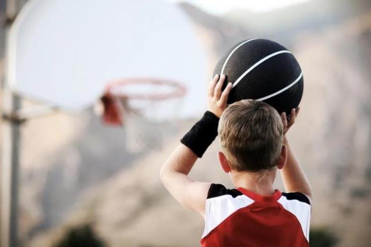 运动育儿儿童体适能之球类运动篮球一