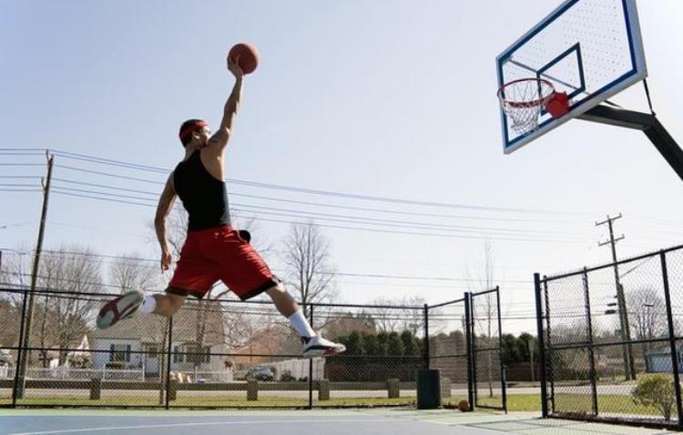 梦到自己在打篮球「如果你梦见自己在打篮球在生活里投入精力会有好收获」