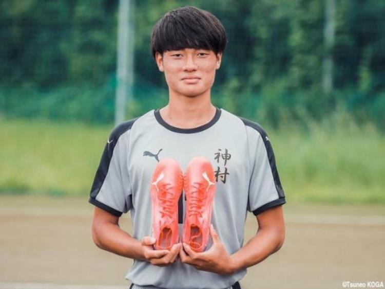 日本足球选拔「日本足球18岁天才崛起220狂轰8球高中生竟也能登陆德甲劲旅」