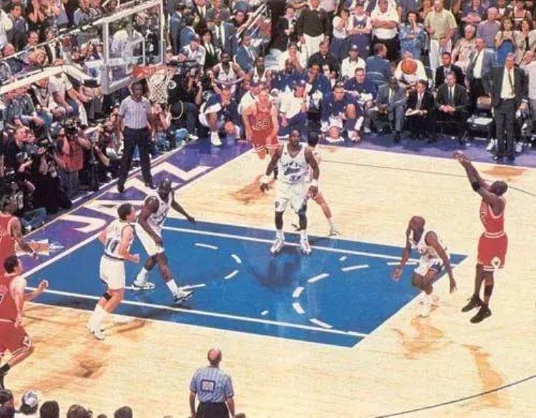 史上最精彩的一场篮球比赛「盘点历史上最疯狂的五场篮球比赛」