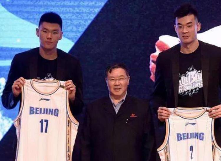 篮球运动员李慕豪身高「小姚明李慕豪13岁身高187cm与沈梓捷称为深圳双塔」