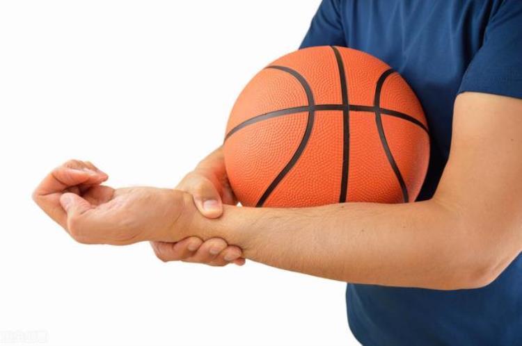 在篮球运动中常见的运动损伤有哪些「篮球运动中常见的运动损伤有哪些损伤后怎么处理医生告诉你」