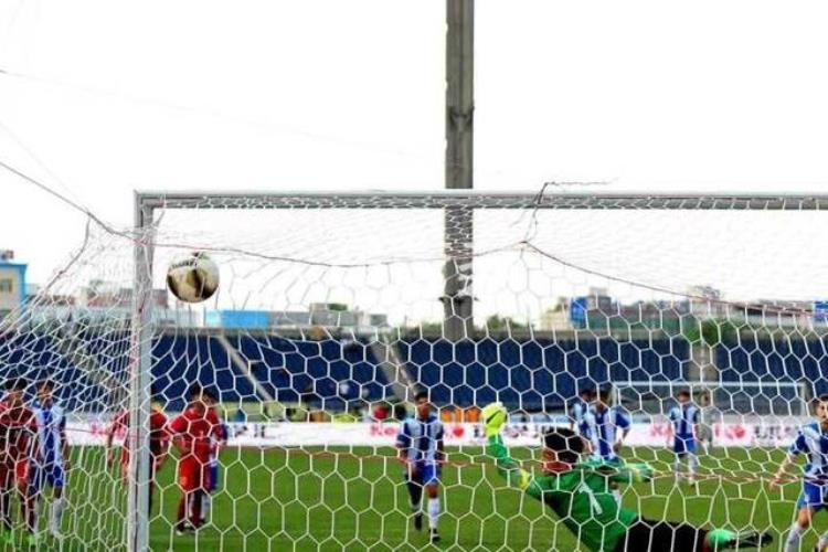 新疆足球小伙子「猛新疆青年足球小将3:0胜德国夺丝绸之路冠军国青队第三」