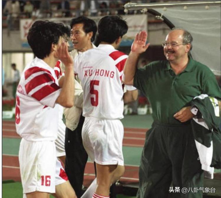 足球解说马克欣「足坛活化石马克坚带中国足球冲出亚洲是女儿们最大的骄傲」