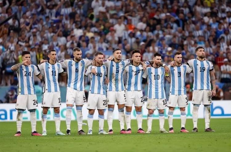 巴西球员和阿根廷球员「巴西队有那么多混血球员阿根廷队为何几乎清一色的白人球员」