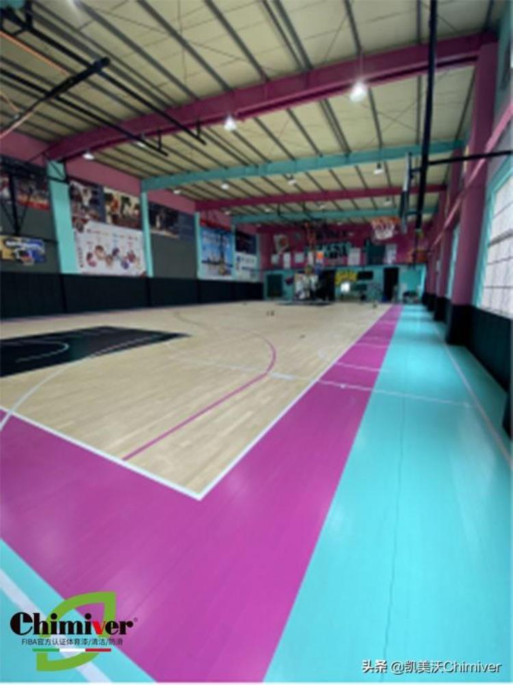 篮球馆木地板一般多少钱「体育馆篮球木地板彩漆重涂刷漆无锡魔杰球馆施工案例」