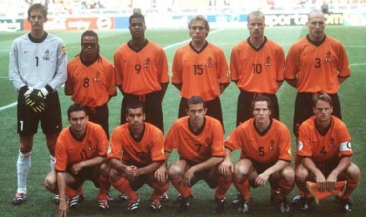 2000年欧洲杯最经典「欧洲杯往事2000年史上最精彩的大赛是很多人的足球初恋」