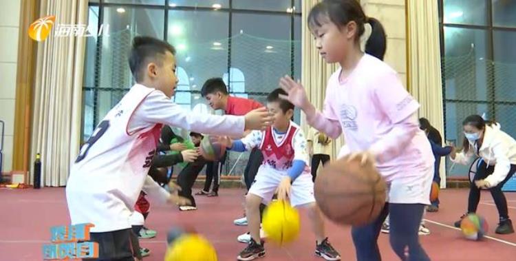 青少年运动营地亲子互动打篮球团结协作乐趣多|2022年奔跑吧少年儿童青少年主题健身活动海南站