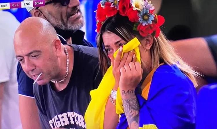 乌克兰淘汰赛「乌克兰被淘汰女球迷哭了她们让你明白一个词的意思梨花带雨」