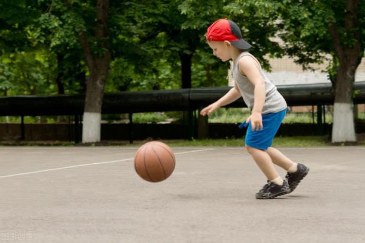 小篮球对幼儿的发展「幼儿小篮球活动让幼儿身心素质全面发展」