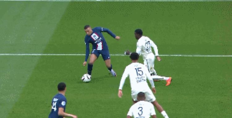梅西在巴黎比赛「第94分钟梅西世界波绝杀救主巴黎23到43全场狂欢」