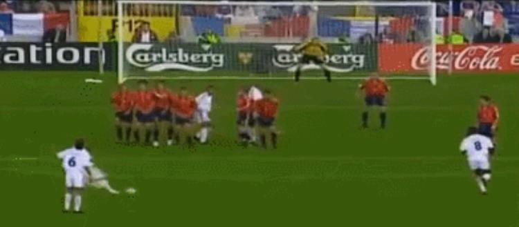 2000年欧洲杯最经典「欧洲杯往事2000年史上最精彩的大赛是很多人的足球初恋」