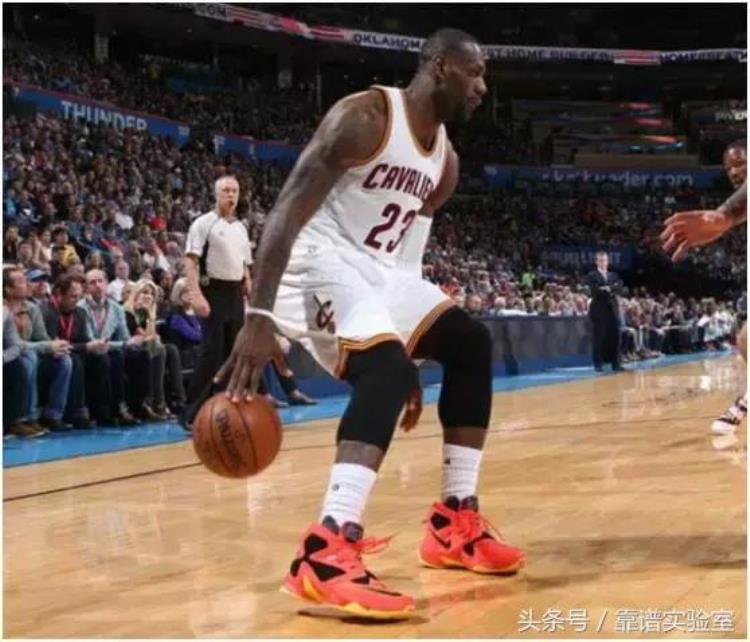 如何选适合自己的篮球鞋「运动丨如何选购一双适合自己的篮球战靴」
