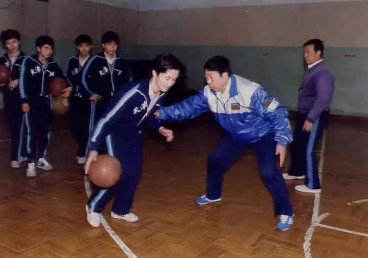 亦文亦武中国篮球界的大才子