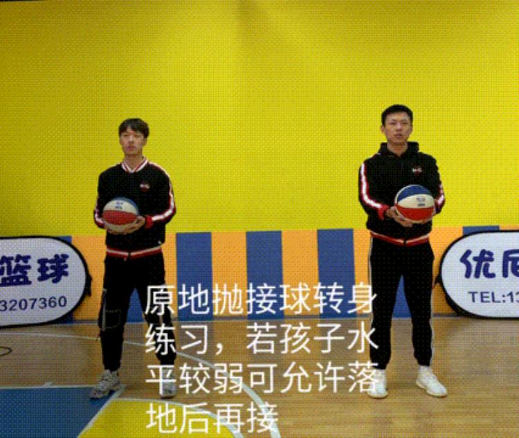 阳光男孩打篮球「阳光少年爱运动喜欢篮球的孩子来打卡教练喊你每天练两个动作」