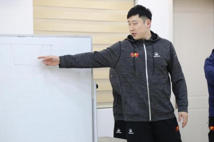 广西威壮篮球俱乐部老板「先锋模范广西威壮篮球俱乐部主教练杨钦坚定理想让信念开花」