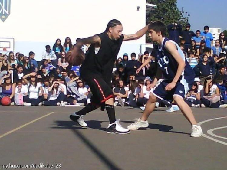 花式篮球街舞「花式篮球技巧九个简单易学的街球动作丨绝对不是来搞笑的」