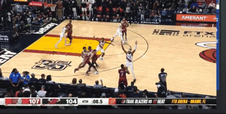 阿赞nba「年度盘点十大绝杀阿赞背靠背压哨库里绝杀火箭塔图姆绝杀篮网」
