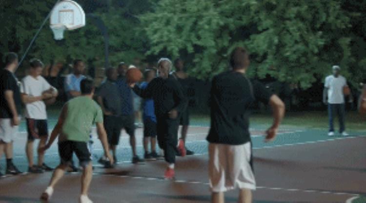 篮球教学抢断小技巧