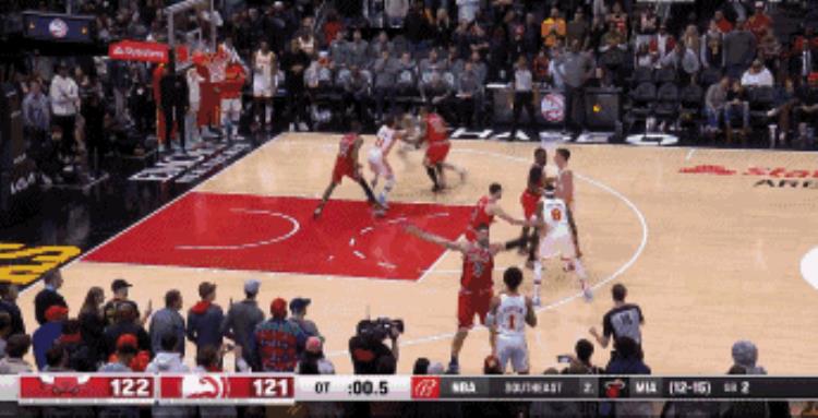 阿赞nba「年度盘点十大绝杀阿赞背靠背压哨库里绝杀火箭塔图姆绝杀篮网」
