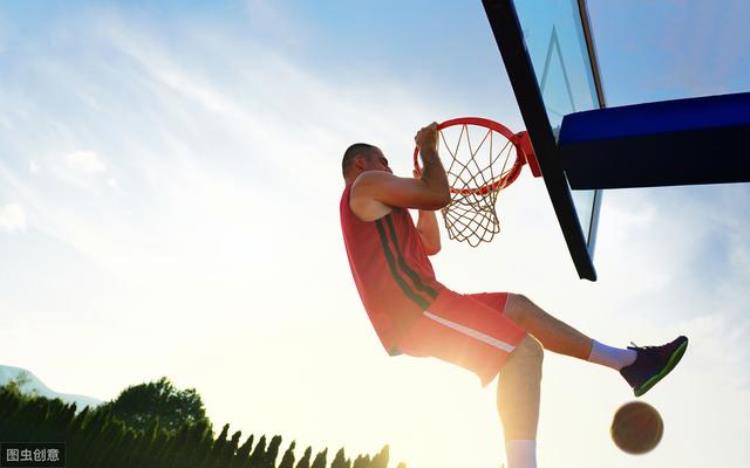 篮球三步上篮怎么教「浅谈篮球三步上篮教学方法的分析与改进轻松掌握住三步上篮」