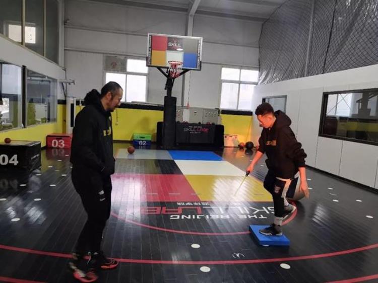 韩伟篮球训练营「花式篮球第一人我更希望做一名篮球训练师韩炜的梦想之路」