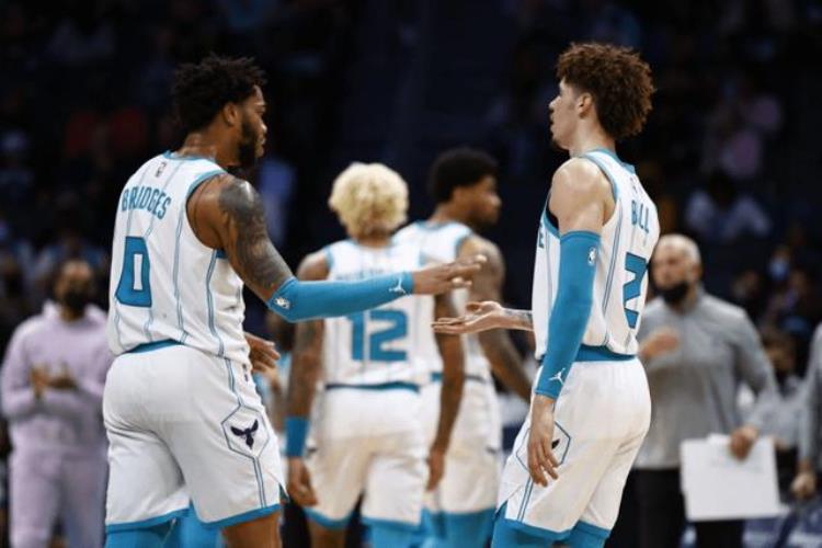 NBA最失败球队10年只进1次季后赛花了24亿如今战绩又垫底