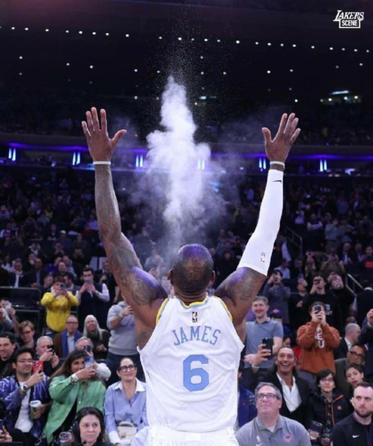 詹姆斯的助攻排名「詹姆斯升至NBA助攻榜历史第四他是传球第一的巨星」