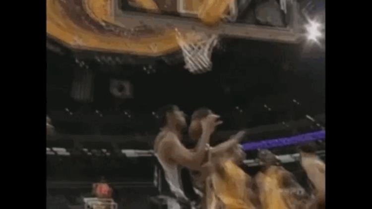nba最难进球「NBA历史上那些经典的高难度进球」