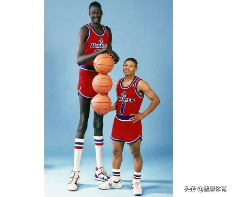 盘点NBA历史上五大小个球员与五大巨人球员