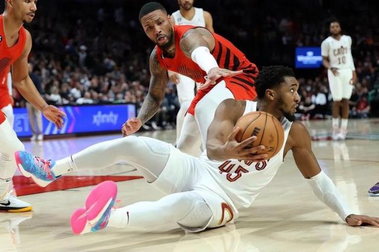 nba一阵球员「NBA一阵名单基本确定后卫3选2老詹几乎出局中锋再留遗憾」
