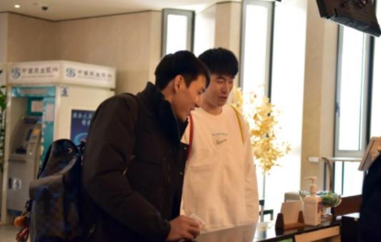 脚踝骨折的足球运动员「唉脚踝骨折为NBA最拼命的中国球员」