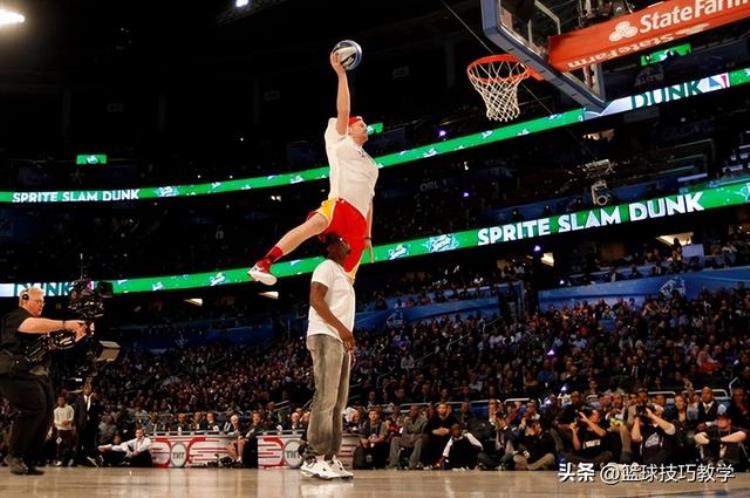 cba白人扣将「白人也能飞盘点NBA扣篮大赛上的白人们」