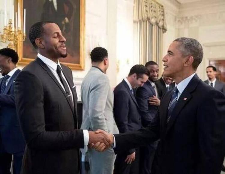 nba球员穿西服「NBA球星穿上西装都啥样杜兰特气质感人甜瓜穿成黑帮大佬」