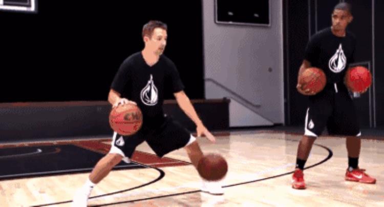 篮球如何练好控球「NBA训练师教你如何让篮球手感瞬间提升的控球训练抓紧学学」