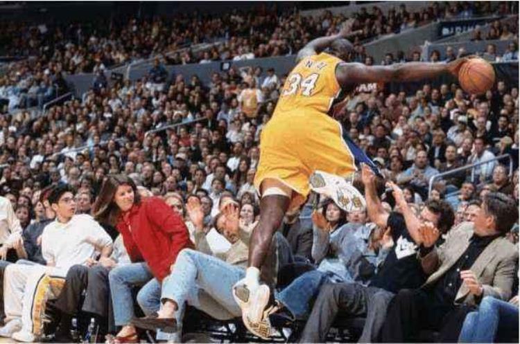 别人救球和奥尼尔救球「NBA的救球有两种一种是别人的一种是奥尼尔的你见过清场吗」