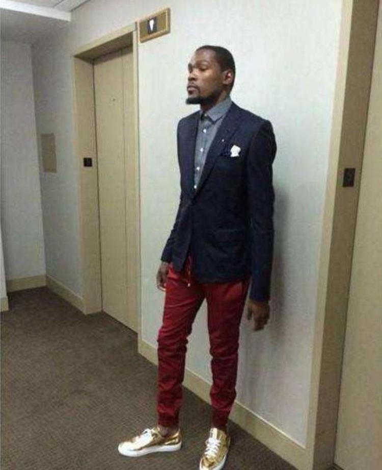 nba球员穿西服「NBA球星穿上西装都啥样杜兰特气质感人甜瓜穿成黑帮大佬」